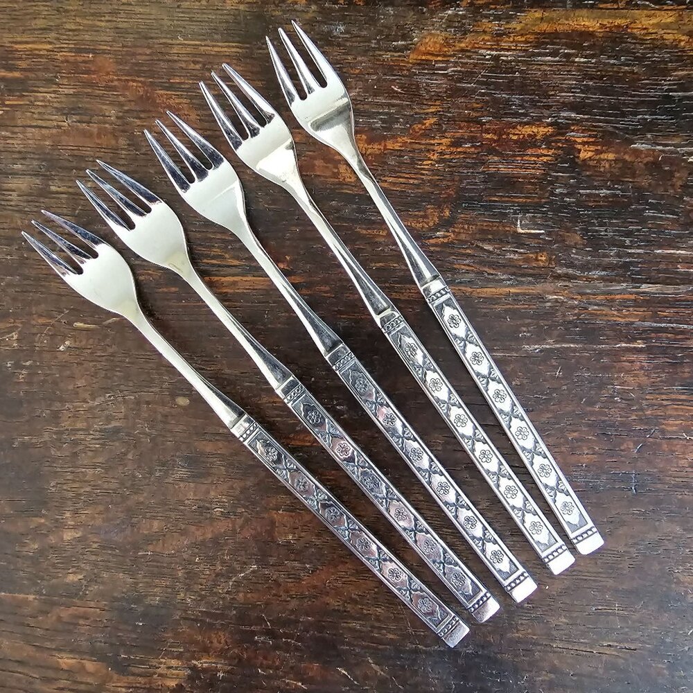 5 Oneida Lisbon Cocktail Seafood Fork 6" satin stainless black accent vtg 1991